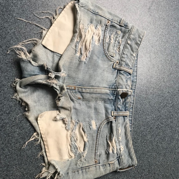 American Eagle Outfitters Pants - American Eagle Short Shorts size 6